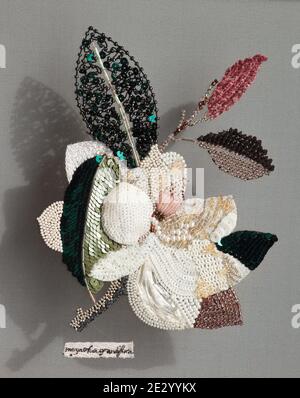 Couture Stickerei von Pfingstrose. Stillleben mit Blumen Stockfoto