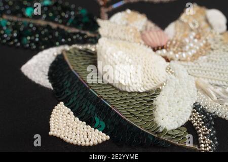 Couture Stickerei von Pfingstrose. Stillleben mit Blumen Stockfoto