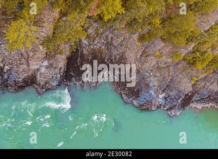 Luftaufnahme des Bulkley River von der Hagwilget Canyon Suspension Bridge, Hagwilget, British Columbia, Kanada. Stockfoto