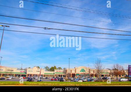 Augusta, GA USA - 01 06 21: Fresh Market Einkaufszentrum Fernsicht Stockfoto