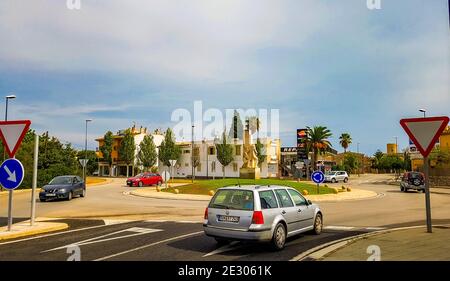 Fahren Sie zum Kreisverkehr mit der Inschrift Cala Figuera auf Mallorca in Spanien. Stockfoto