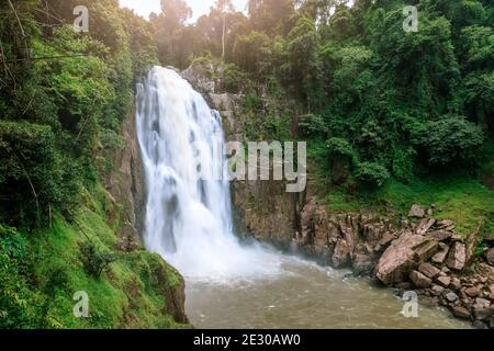 Haew Narok Wasserfall, Khao Yai Nationalpark, Thailand Stockfoto