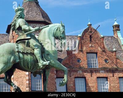 Pferdeskulptur von Jan Wellem in Düsseldorf Stockfoto