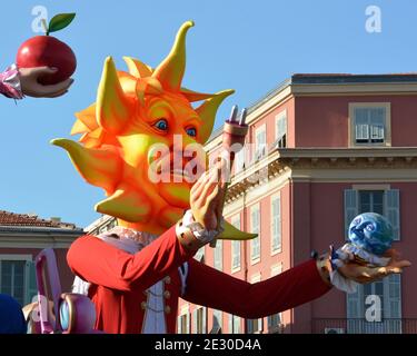 Frankreich, französische riviera, Nizza Stadt, der Festwagen des Königs des Karnevals 2017, dieses Jahr wird es auf das Zeichen der Energien gesetzt. Stockfoto