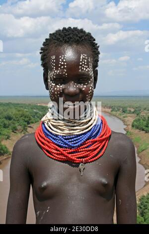 Karo Tribe Boy, Omo River Valley Äthiopien Stockfoto