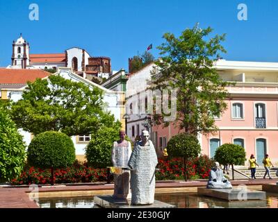 Skulpturen am Brunnen von Silves an der Algarve Portugal Stockfoto