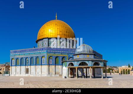 Jerusalem, Israel - 12. Oktober 2017: Kuppel des Felsens Islamisches Denkmal und Kuppel des Kettenschreins auf dem Tempelberg der Jerusalemer Altstadt Stockfoto