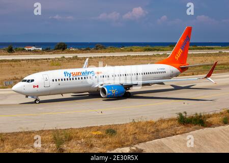 Rhodos, Griechenland - 12. September 2018: Sunwing Boeing 737-800 Flugzeug am Flughafen Rhodos (RHO) in Griechenland. Boeing ist ein amerikanischer Flugzeughersteller HE Stockfoto