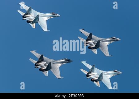 Moskau Russland Schukowski Flugplatz, 31. August 2019: Kunstflug Su-35 Aqua-lounge Demonstration Flug der International Aerospace salon MAKS-2019. Stockfoto