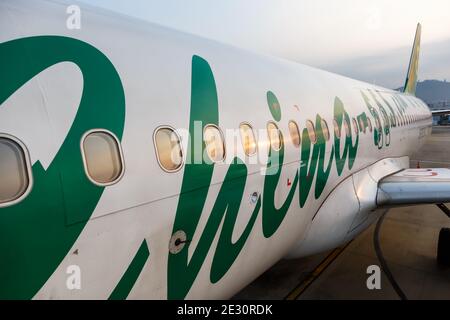 Shenzhen, China - 26. September 2019: Spring Airlines Airbus A320 am Flughafen Shenzhen in China. Airbus ist ein europäischer Flugzeughersteller BA Stockfoto