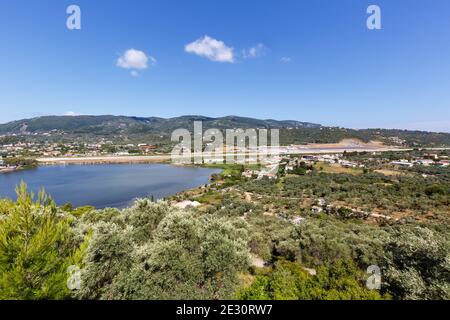 Skiathos, Griechenland - 6. Juni 2016: Übersicht über den Flughafen Skiathos (JSI) in Griechenland. Stockfoto