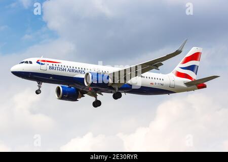 London, Großbritannien - 10. Juli 2019: British Airways Airbus A320neo am Flughafen London Heathrow (LHR) in Großbritannien. Stockfoto