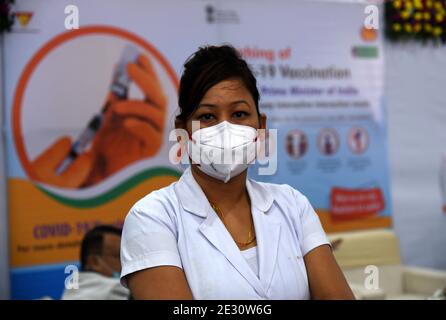 15. Januar 2021, Guwahati, Assam, Indien: Eine Krankenschwester mit Schutzmaske während der 1. Phase der COVID-19 Impfkampagne am Gauhati Medical College Hospital (GMCH) in Guwahati Assam Indien am Samstag, 16. Januar 2020. Prime of India Narendra Modi startet die COVID-19 Impfkampagne praktisch heute (Bildnachweis: © Dasarath Deka/ZUMA Wire) Stockfoto