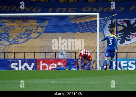 Wimbledon, Großbritannien. Januar 2021. TOR - Charlie Wyke von Sunderland erzielt im Sky Bet League 1 Behind Closed Doors Match zwischen AFC Wimbledon und Sunderland am 16. Januar 2021 in Plough Lane, Wimbledon, England. Foto von Carlton Myrie/Prime Media Images. Kredit: Prime Media Images/Alamy Live Nachrichten Stockfoto