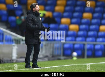 London, Großbritannien. Januar 2021. Sunderland-Manager Lee Johnson ist während des Spiels der Sky Bet League 1 in der Plough Lane in London auf der Touchline.Bild von Daniel Hambury/Focus Images/Sipa USA 16/01/2021 Credit: SIPA USA/Alamy Live News Stockfoto