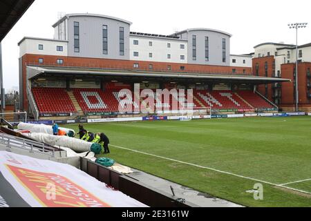 London, Großbritannien. Januar 2021. Allgemeine Ansicht des Breyer Group Stadions als die Leyton Orient Ground Staff vor dem Sky Bet League 2 Spiel im Breyer Group Stadium, London die Cover abräumen Bild von Ben Peters/Focus Images/Sipa USA 16/01/2021 Credit: SIPA USA/Alamy Live News Stockfoto