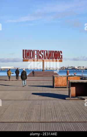 'Arbeit Nr. 2630, VERSTEHEN' von Martin Creed (2016); Ofelia Plads, Kopenhagen, Dänemark Stockfoto