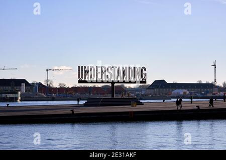 'Arbeit Nr. 2630, VERSTEHEN' von Martin Creed (2016); Ofelia Plads, Kopenhagen, Dänemark Stockfoto