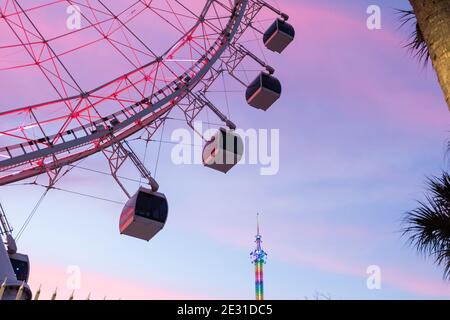 The Wheel im ICON Park Orlando bei Sonnenuntergang Stockfoto