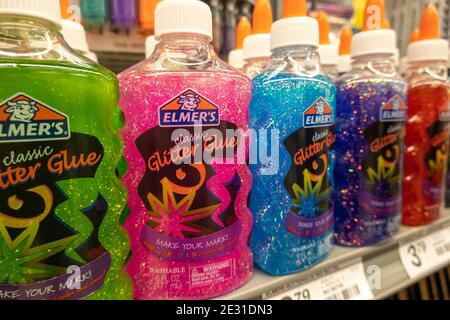 Displays in einem Staples Store, NYC, USA Stockfoto