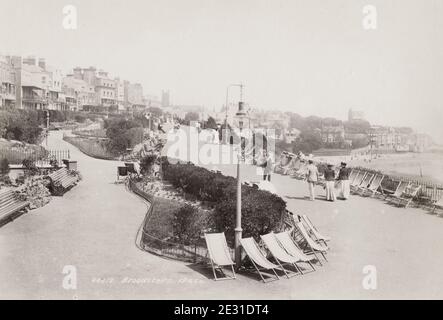 Vintage 19. Jahrhundert Foto: Strand und Uferpromenade bei Broadstairs, Kent Stockfoto