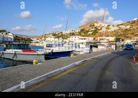 IOS, Griechenland - 21. September 2020: Chora Hafen auf der Insel iOS Kykladen Inseln, Griechenland Stockfoto