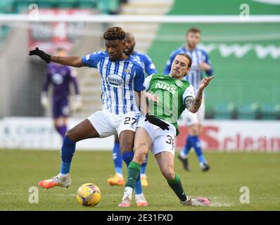 Easter Road Stadium Edinburgh. Scotland.UK 16. Jan 21 Hibernian gegen Kilmarnock.Scottish Premiership Match. Hibs Jackson Irvine tussle mit Aaron Tshibola (27 Kilmarnock. Kredit: eric mccowat/Alamy Live Nachrichten Stockfoto