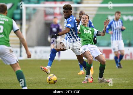 Easter Road Stadium Edinburgh. Scotland.UK 16. Jan 21 Hibernian gegen Kilmarnock.Scottish Premiership Match. Hibs Jackson Irvine tussle mit Aaron Tshibola (27 Kilmarnock. Kredit: eric mccowat/Alamy Live Nachrichten Stockfoto