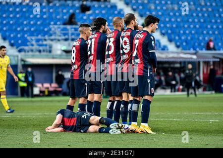 Bologna, Italien. Januar 2021. Bologna FC machen die Barriere während Bologna FC vs Hellas Verona, italienische Fußballserie EIN Spiel in Bologna, Italien, Januar 16 2021 Kredit: Unabhängige Fotoagentur/Alamy Live News Stockfoto