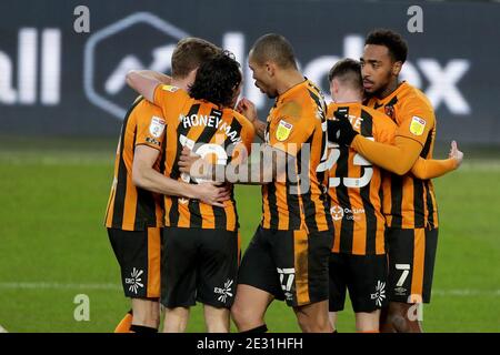 Hull City's Mallik Wilks (rechts) und seine Teamkollegen, nachdem sie während der Sky Bet League ein Spiel im KCOM Stadium, Hull, erzielt haben. Stockfoto