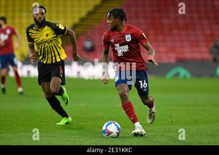 London, Großbritannien. Januar 2021. Charlie Wyke von Sunderland erzielt das zweite Tor seines Spielers vor AFC Wimbledon Torhüter Connal Trueman im Sky Bet League 1 Spiel in Plough Lane, London Bild von Daniel Hambury/Focus Images/Sipa USA 16/01/2021 Kredit: SIPA USA/Alamy Live News Stockfoto