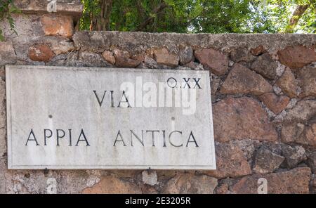 Die Via Appia (lateinisch und italienisch: Via Appia) ist eine der frühesten und strategisch wichtigsten römischen Straßen der antiken republik. IT-Verbindung Stockfoto