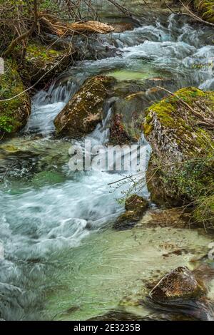 Wasserfall und Sprünge des Flusses Orfento im Nationalpark Majella. Abruzzen, Nationalpark Majella, Italien, Europa Stockfoto