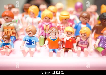 Playmobil Figuren stehen und sitzen Stockfoto