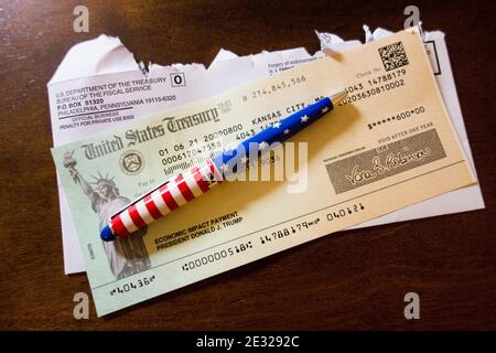 US-Schatzscheck für 600 US-Dollar an eine Einzelperson als Zahlung wirtschaftlicher Auswirkungen und Teil des Covid 19 Relief Bill in den Vereinigten Staaten. Stockfoto