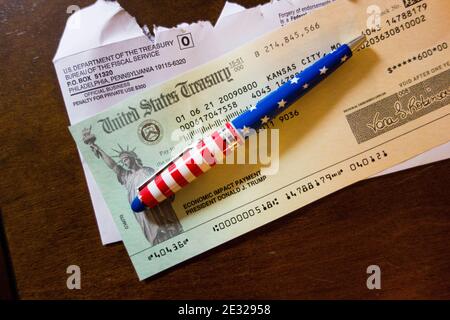 US-Schatzscheck für 600 US-Dollar an eine Einzelperson als Zahlung wirtschaftlicher Auswirkungen und Teil des Covid 19 Relief Bill in den Vereinigten Staaten. Stockfoto