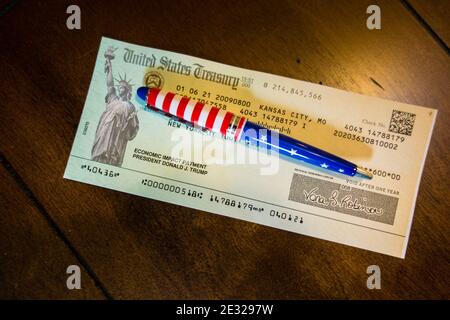 US-Schatzscheck für 600 US-Dollar an eine Einzelperson als Zahlung wirtschaftlicher Auswirkungen und Teil des Covid 19 Relief Bill in den Vereinigten Staaten. Stockfoto