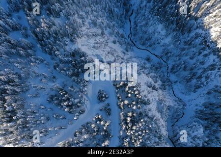 Winterlandschaft von oben, Hahntennjoch Imst Tirol mit DJI mavic 2 pro Drohne Stockfoto