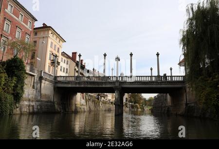 Schusterbrücke über den Fluss Ljubljanica in Ljubljana Stockfoto