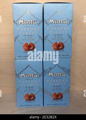 MAILAND, ITALIEN - CA. DEZEMBER 2020: Packung Motta Marrons Glaces Kastanien Stockfoto