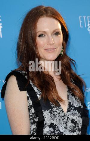 Julianne Moore nimmt an der Premiere von "The Kids are all right" in New York City, NY, USA, am 30. Juni 2010 Teil. Foto von Mehdi Taamallah/ABACAPRESS.COM Stockfoto