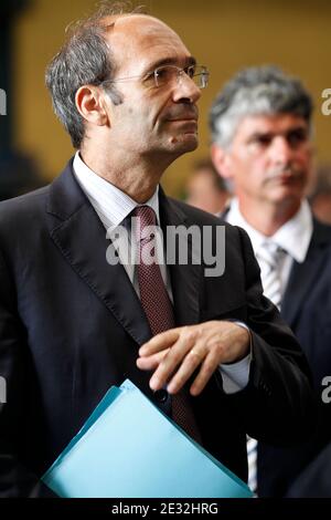 Frankreichs Arbeitsminister Eric Woerth bei seinem Besuch auf dem Alstom-Transportgelände in Reichshoffen, Ostfrankreich, am 12. Juli 2010. Foto von Jean-Francois Badias/ABACAPRESS.COM Stockfoto