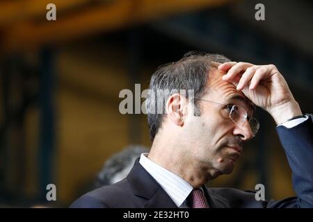 Frankreichs Arbeitsminister Eric Woerth bei seinem Besuch auf dem Alstom-Transportgelände in Reichshoffen, Ostfrankreich, am 12. Juli 2010. Foto von Jean-Francois Badias/ABACAPRESS.COM Stockfoto