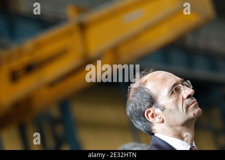 Frankreichs Arbeitsminister Eric Woerth bei seinem Besuch auf dem Alstom-Transportgelände in Reichshoffen, Ostfrankreich, am 12. Juli 2010. Foto von Jean-Francois Badias/ABACAPRESS.COM Stockfoto