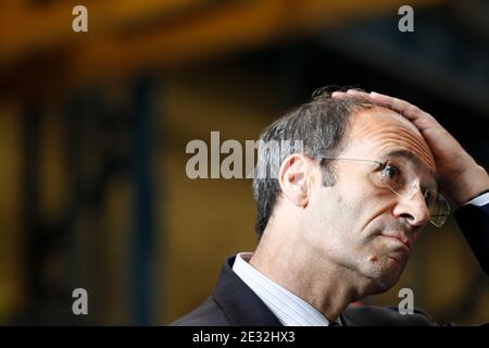 Frankreichs Arbeitsminister Eric Woerth bei seinem Besuch auf dem Alstom-Transportgelände in Reichshoffen, Ostfrankreich, am 12. Juli 2010. Foto von Jean-Francois Badias/ABACAPRESS.COM Stockfoto