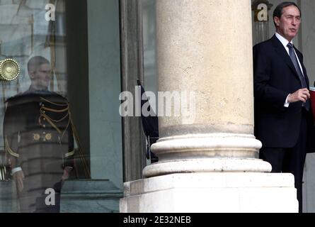 Der französische Generalsekretär des Elysee-Palastes Claude Gueant verlässt am 21. Juli 2010 die wöchentliche Kabinettssitzung im Elysee-Palast in Paris. Foto von Stephane Lemouton/ABACAPRESS.COM Stockfoto