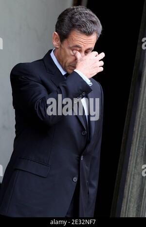 Der französische Präsident Nicolas Sarkozy begleitet die Schweizer Präsidentin Doris Leuthard zu einem Treffen, um die bilateralen Beziehungen und die EU zu diskutieren und die nächste G20 in Frankreich im Jahr 2011 im Elysee Palace in Paris, Frankreich am 21. Juli 2010 vorzubereiten. Foto von Stephane Lemouton/ABACAPRESS.COM Stockfoto