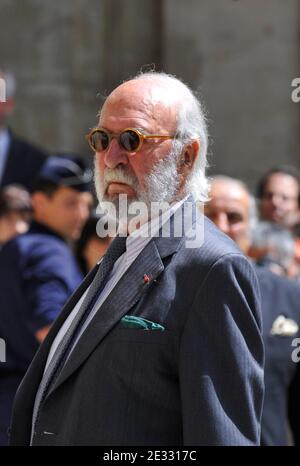 Jean-Pierre Marielle assiste aux funerailles de Bruno Cremer a l'eglise Saint-Thomas d'Aquin a Paris, France le 13 Aout 2010. Foto von ABACAPRESS.COM Stockfoto