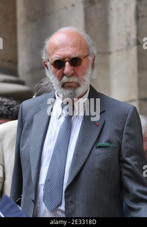 Jean-Pierre Marielle assiste aux funerailles de Bruno Cremer a l'eglise Saint-Thomas d'Aquin a Paris, France le 13 Aout 2010. Foto von ABACAPRESS.COM Stockfoto