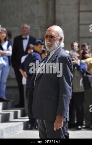 Jean-Pierre Marielle assiste aux funerailles de Bruno Cremer a l'eglise Saint-Thomas d'Aquin a Paris, France le 13 Aout 2010. Foto von ABACAPRESS.COM Stockfoto